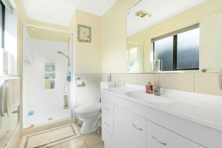 Photo of property in 57 Magic Way, Randwick Park, Auckland, 2105