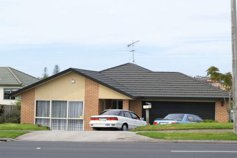 Photo of property in 204 Botany Road, Botany Downs, Auckland, 2010