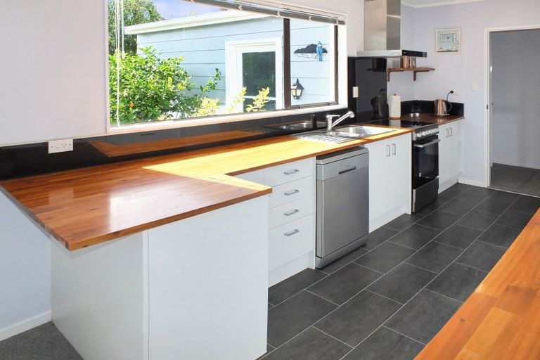 Photo of property in 8b Te Awa Street, Foxton Beach, Foxton, 4815