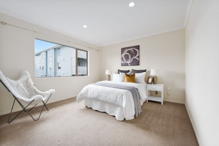 Photo of property in 16h Lincoln Road, Henderson, Auckland, 0610