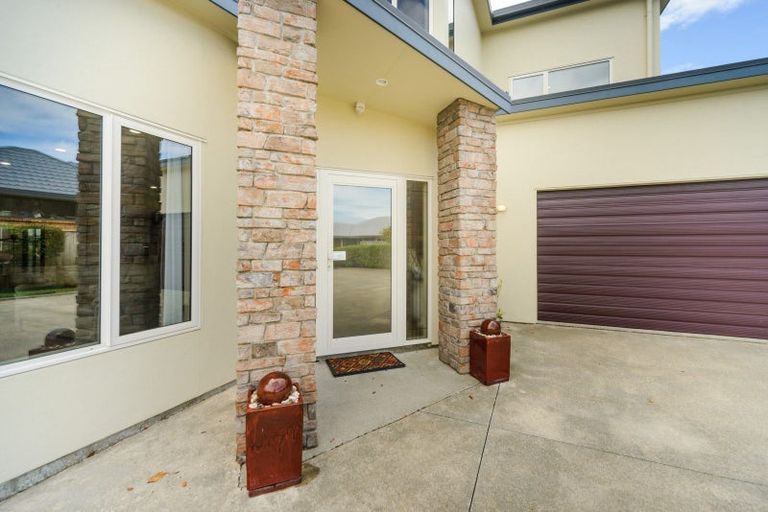 Photo of property in 1 Silkwood Place, Fitzherbert, Palmerston North, 4410