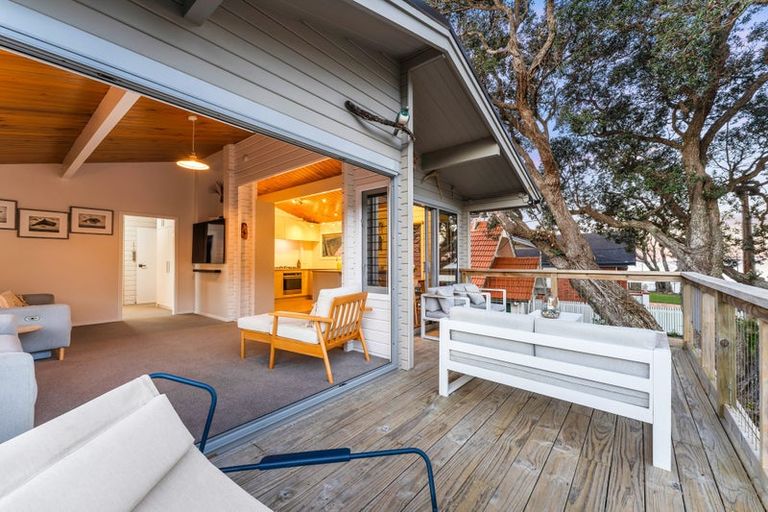 Photo of property in 54 Waiwera Road, Waiwera, Orewa, 0994