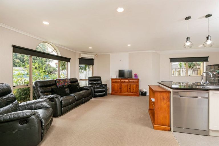 Photo of property in 33 Gala Place, Henderson, Auckland, 0612