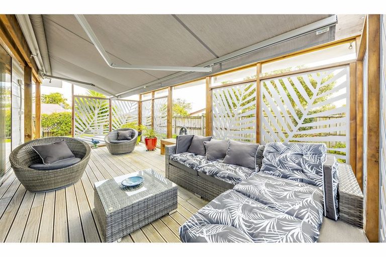 Photo of property in 1/23 Sikkim Crescent, Clover Park, Auckland, 2019