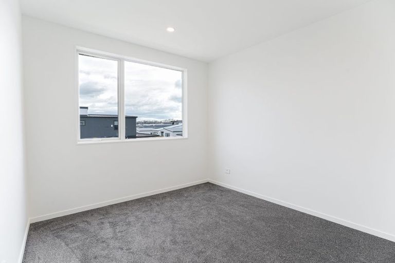 Photo of property in 16 Corporal Street, Papakura, 2110
