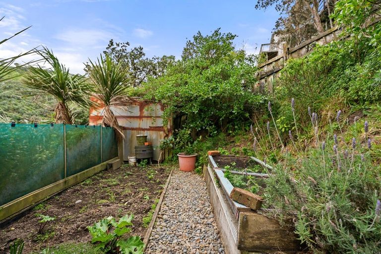 Photo of property in 66 Hungerford Road, Houghton Bay, Wellington, 6023