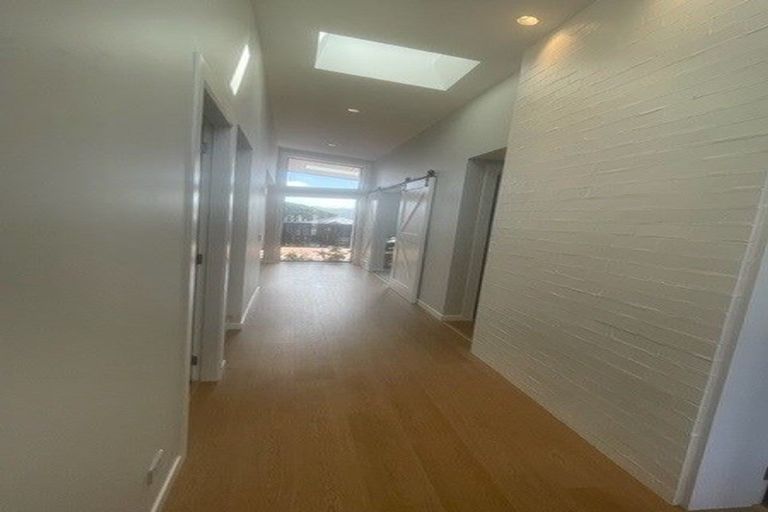 Photo of property in 14 Rotorua Grove, Aotea, Porirua, 5024