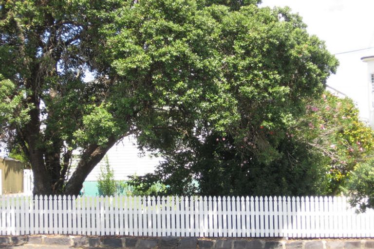 Photo of property in 115 Calliope Road, Stanley Point, Auckland, 0624