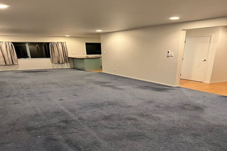 Photo of property in 3b Deuxberry Avenue, Northcote, Auckland, 0627