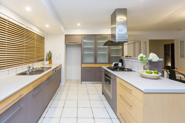 Photo of property in 1 Garrett Place, Riverstone Terraces, Upper Hutt, 5018