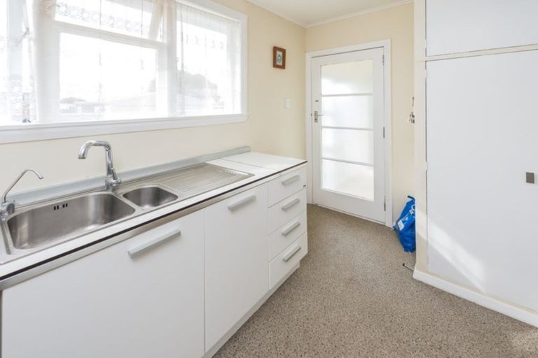 Photo of property in 28 Raupo Street, Castlecliff, Whanganui, 4501