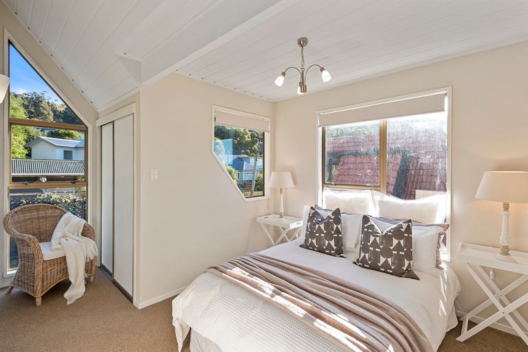 Photo of property in 2/37 Augusta Street, Redcliffs, Christchurch, 8081