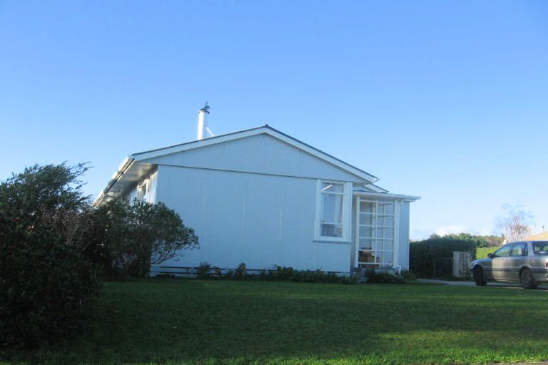 Photo of property in 5 Exeter Crescent, Takaro, Palmerston North, 4412