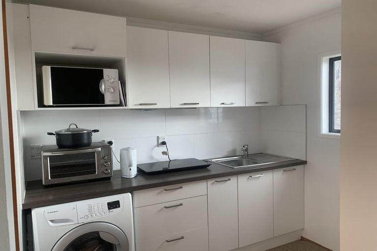 Photo of property in 14 Bonnard Place, West Harbour, Auckland, 0618