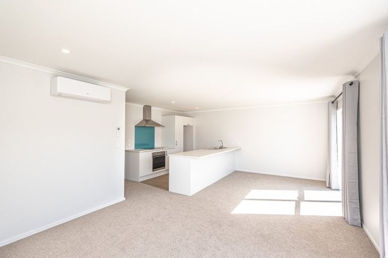 Photo of property in 6a Cross Street, Castlecliff, Whanganui, 4501