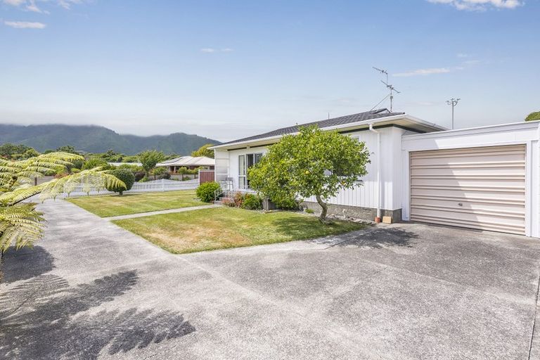 Photo of property in 20 Matai Street, Waikanae, 5036