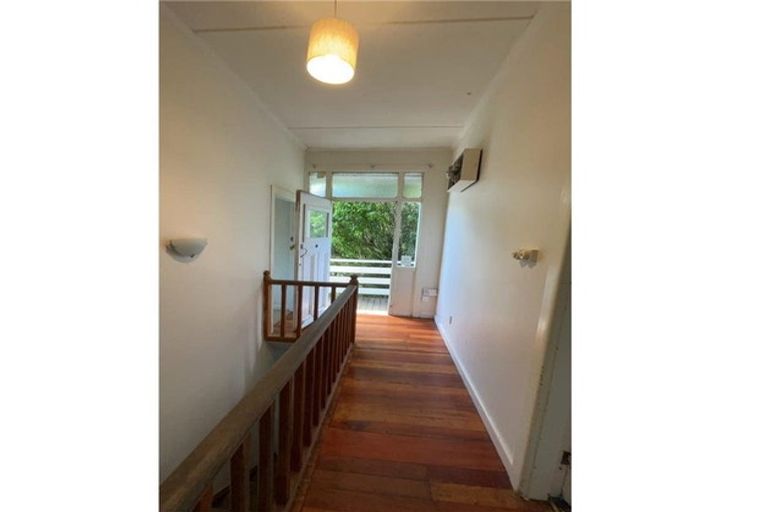 Photo of property in 37 Raroa Road, Kelburn, Wellington, 6012