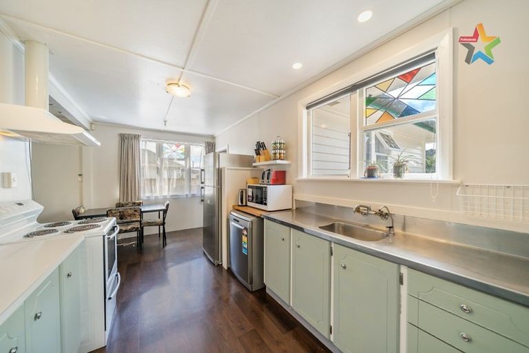 Photo of property in 43 August Street, Stokes Valley, Lower Hutt, 5019