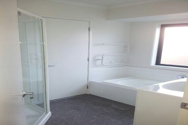 Photo of property in 8 Loeb Place, Rolleston, 7614