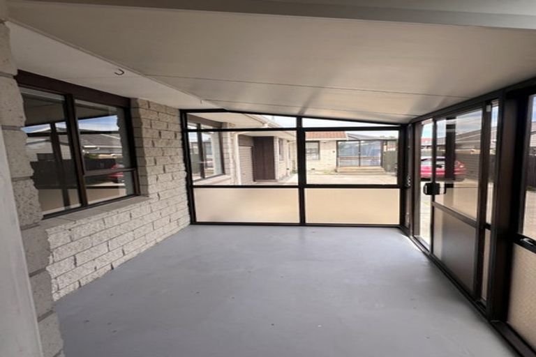 Photo of property in 1/135 Sawyers Arms Road, Northcote, Christchurch, 8052