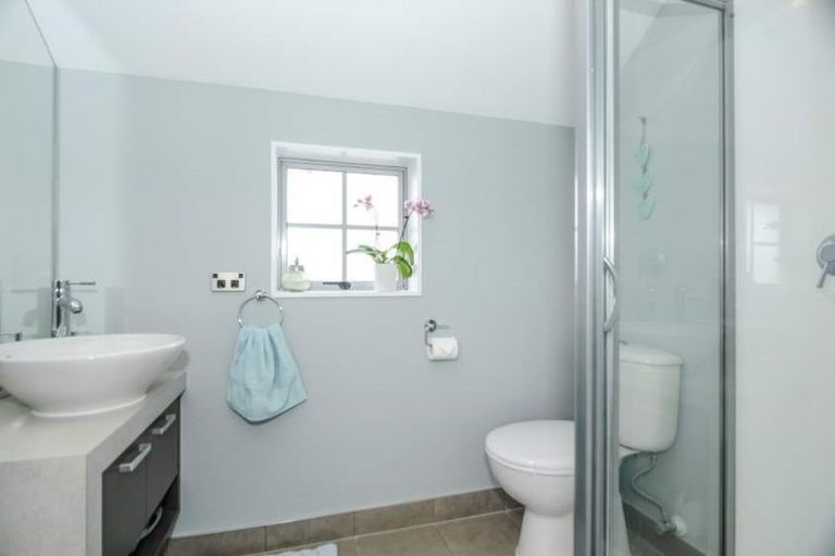 Photo of property in 11 Jomard Terrace, Northcross, Auckland, 0632