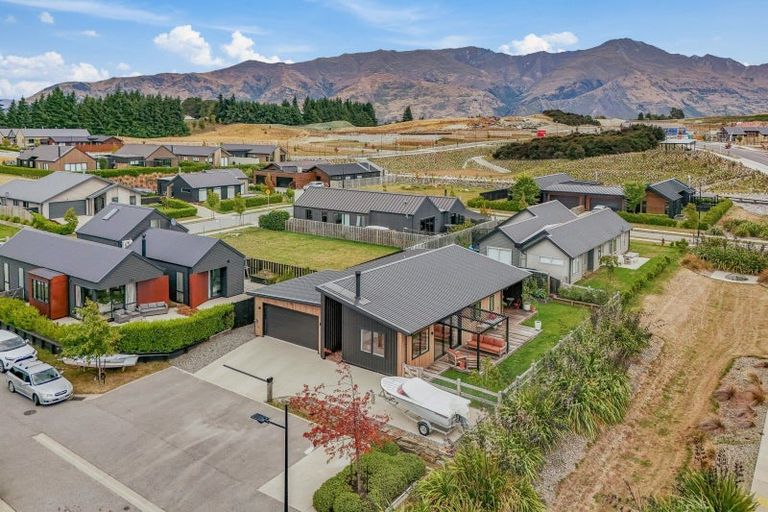 Photo of property in 3 Mount Prospect Lane, Wanaka, 9305