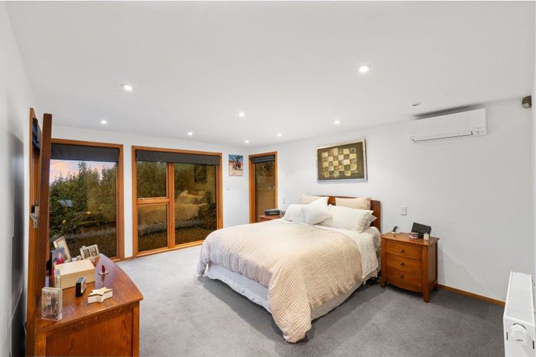 Photo of property in 109 Moncks Spur Road, Redcliffs, Christchurch, 8081