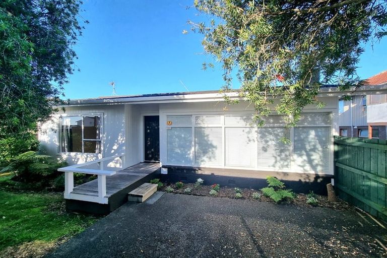 Photo of property in 2/164 Forrest Hill Road, Forrest Hill, Auckland, 0620