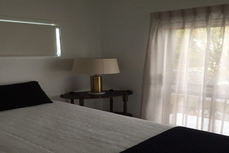 Photo of property in 1/60 Hepburn Road, Glendene, Auckland, 0602