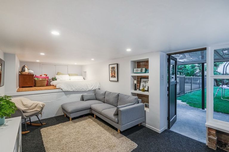 Photo of property in 1/16 Waratah Street, Birkenhead, Auckland, 0626