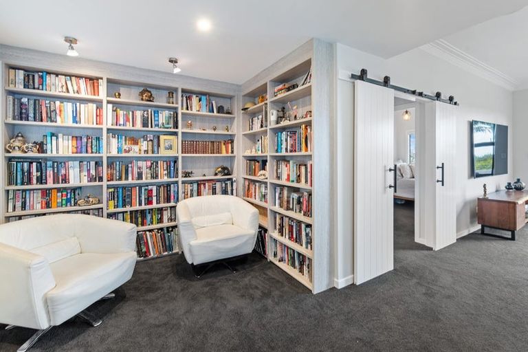 Photo of property in 1/884 Beach Road, Waiake, Auckland, 0630