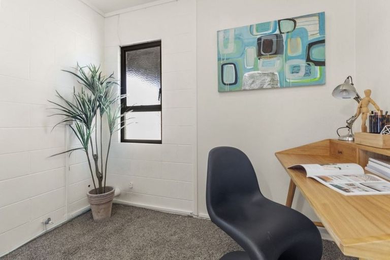 Photo of property in 203 Chelsea View Drive, Chatswood, Auckland, 0626