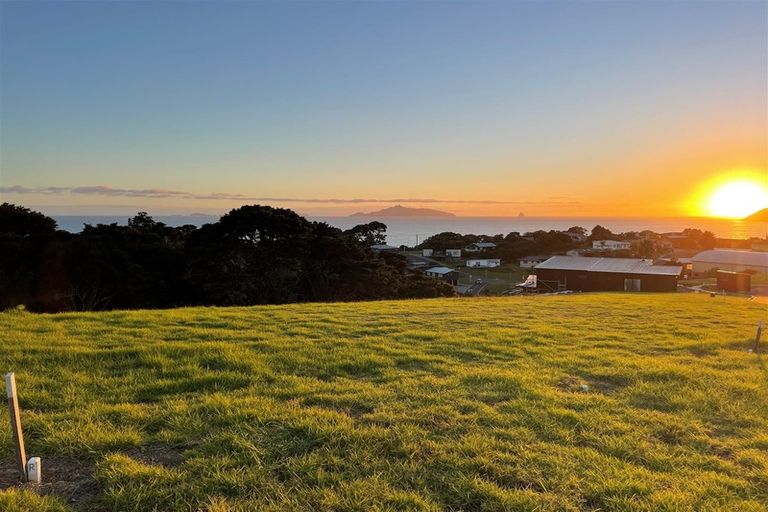 Photo of property in 5 Starlight Place, Langs Beach, 0582