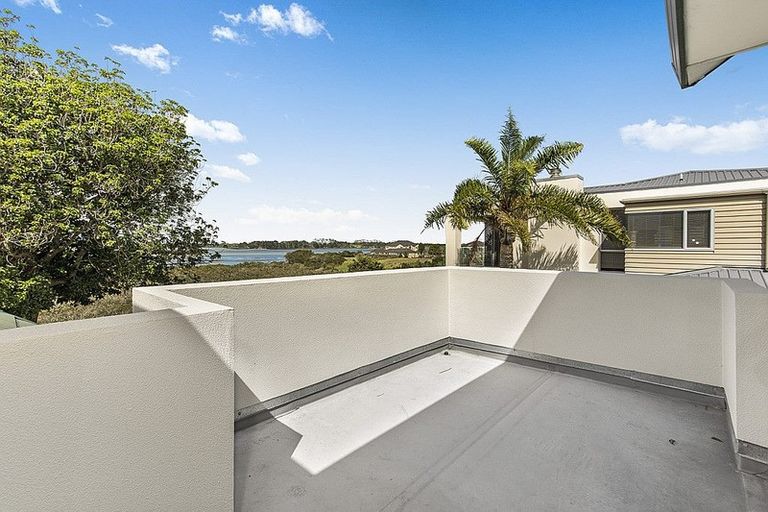 Photo of property in 82 Glenross Drive, Wattle Downs, Auckland, 2103