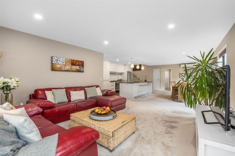 Photo of property in 122 Navigation Drive, Whitby, Porirua, 5024