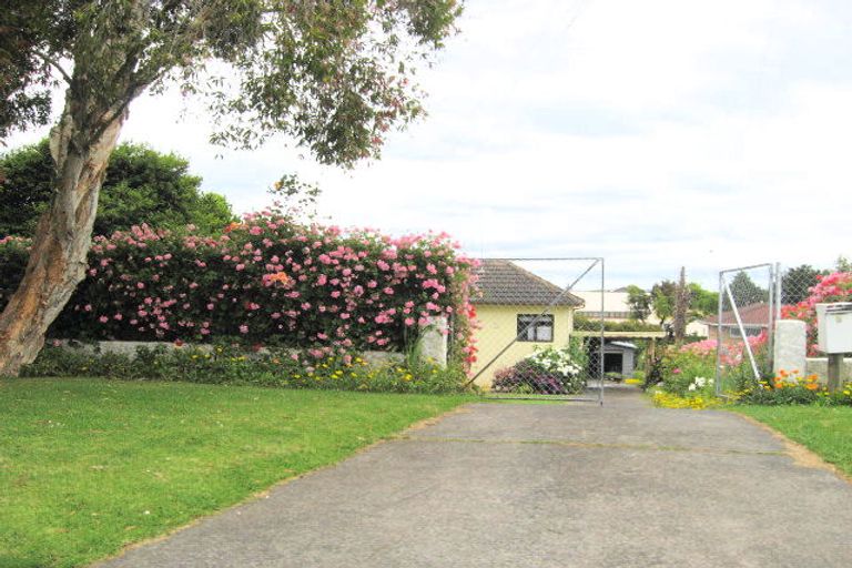 Photo of property in 6 View Road, Mangere, Auckland, 2022