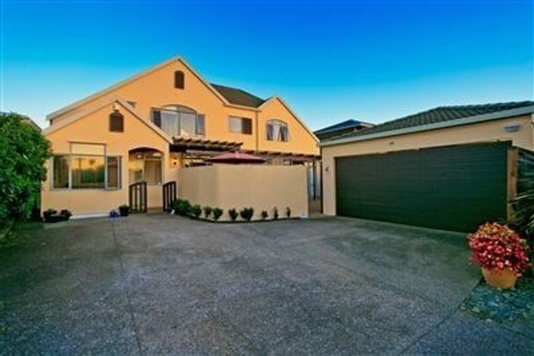 Photo of property in 2/24 Shakespeare Road, Milford, Auckland, 0620