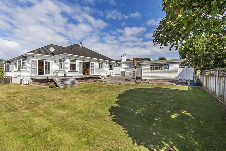 Photo of property in 8 Ngatitoa Street, Tawa, Wellington, 5028