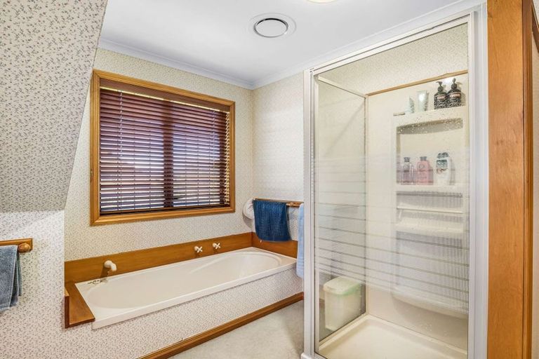 Photo of property in 43 Kilkenny Place, Fitzherbert, Palmerston North, 4410