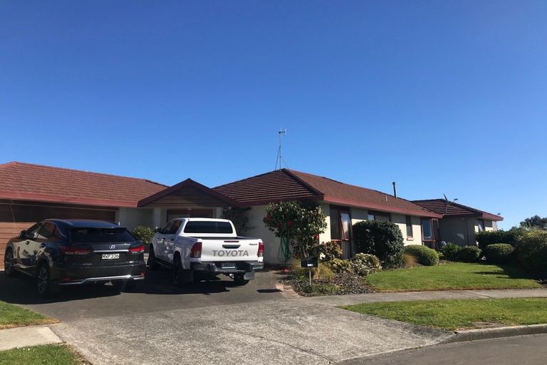 Photo of property in 14 Kilkenny Place, Fitzherbert, Palmerston North, 4410