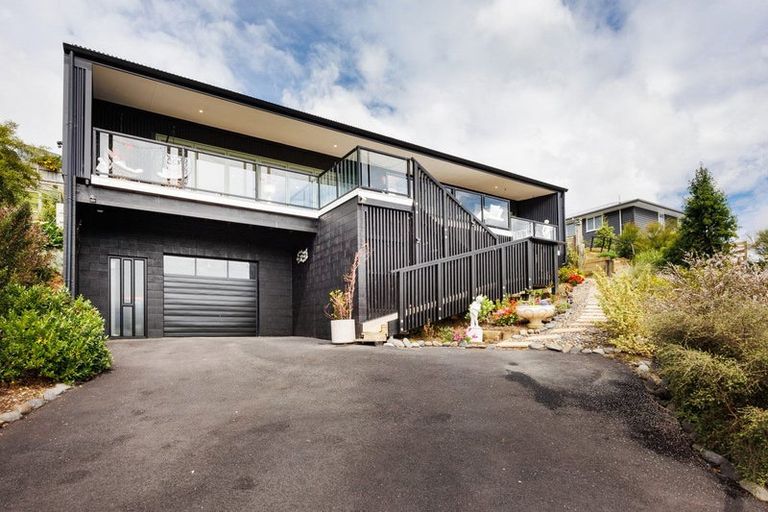 Photo of property in 121 Cashmere Drive, Fitzherbert, Palmerston North, 4410