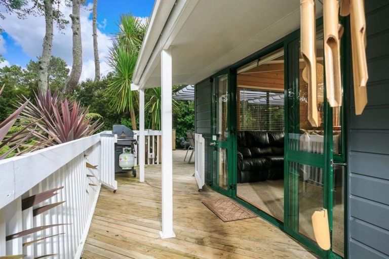 Photo of property in 2/42 Woodlands Crescent, Browns Bay, Auckland, 0630