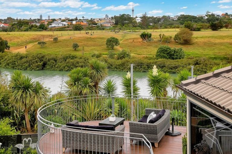 Photo of property in 8 Lister Street, Point Chevalier, Auckland, 1022