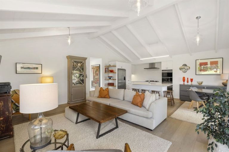 Photo of property in 2/76 Wairoa Road, Narrow Neck, Auckland, 0624