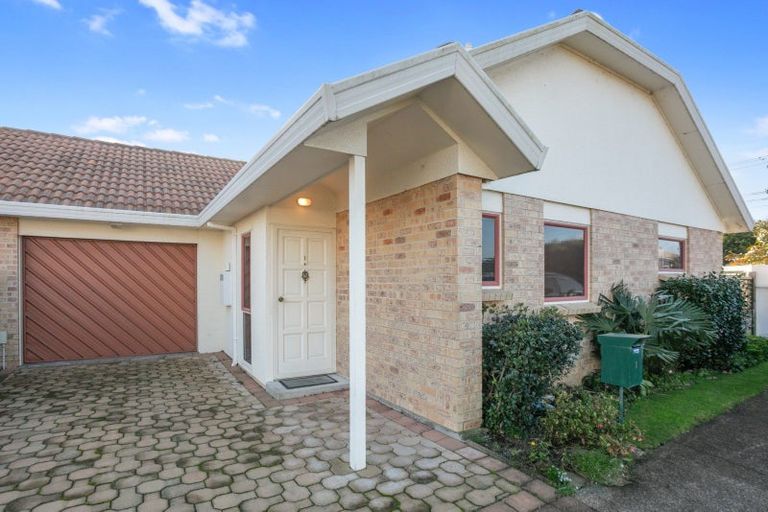 Photo of property in 1/32 Park Road, Glenfield, Auckland, 0629