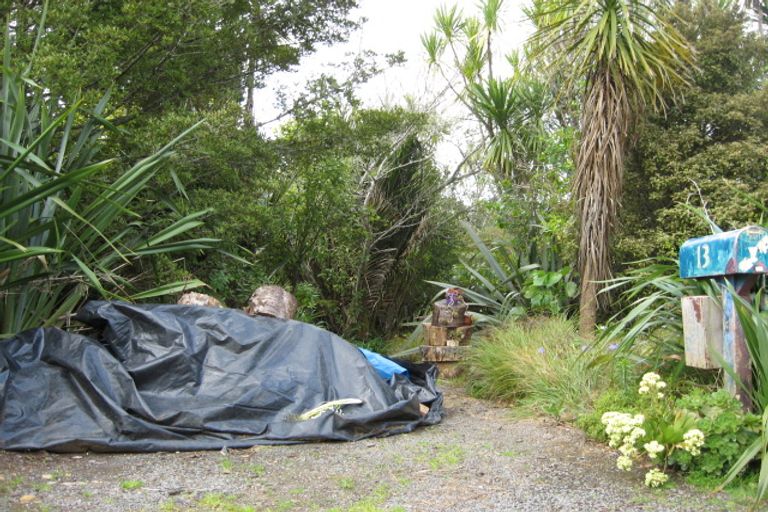 Photo of property in 13 Raroa Terrace, Waiatarua, Auckland, 0604