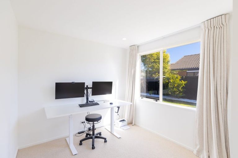 Photo of property in 6 Ronald George Place, Parklands, Christchurch, 8083