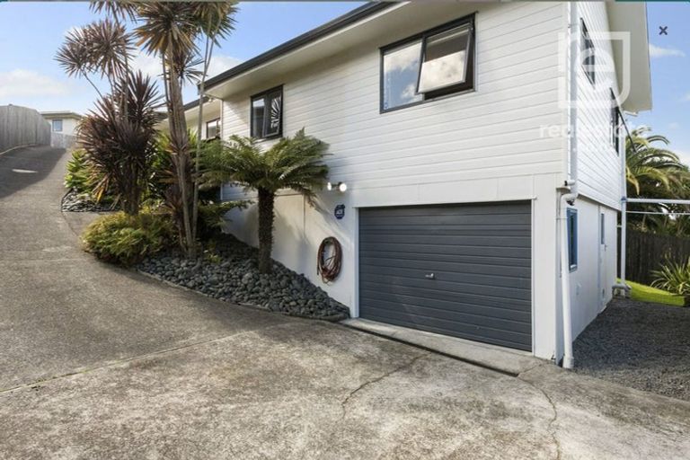 Photo of property in 17 Longview Rise, Massey, Auckland, 0614