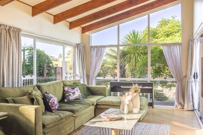 Photo of property in 19 Westpark Drive, West Harbour, Auckland, 0618