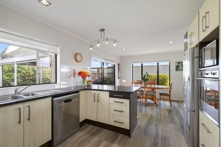 Photo of property in 16 Ludlow Place, Pukekohe, 2120